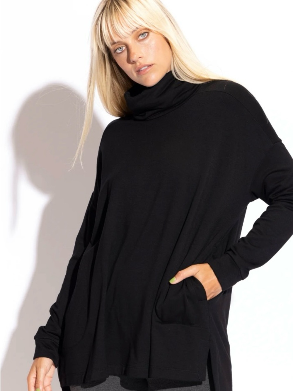 Capote Women's Lauren Black Turtle Neck Square Tunic Sweater with Pockets, L